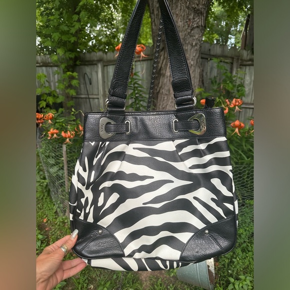 NY&C gorgeous large zebra print tote, Love this bag! - Picture 5 of 11